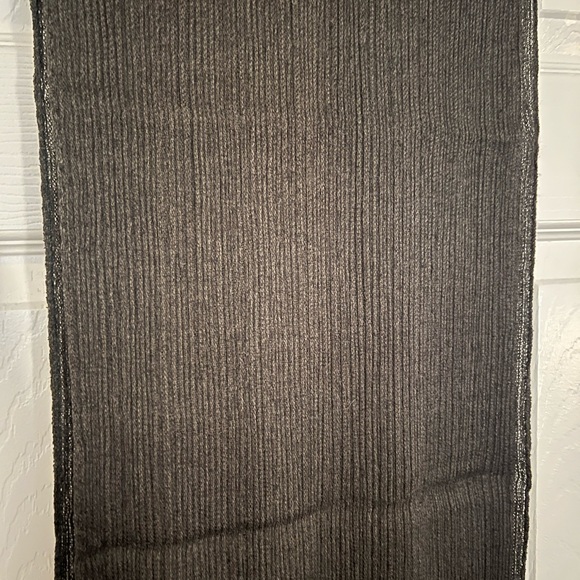 Bottega Veneta dark forest green cashmere lightweight scarf. - Picture 5 of 6